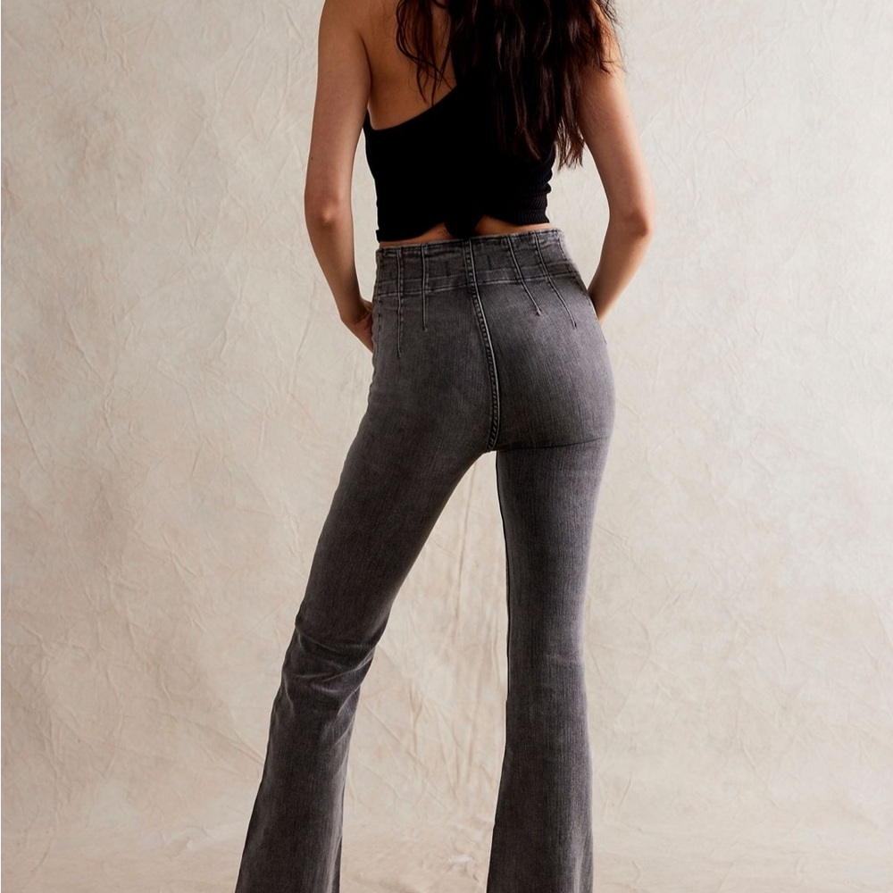 We The Free Jayde Flare Jeans Ridge Grey size 31 - Picture 8 of 9